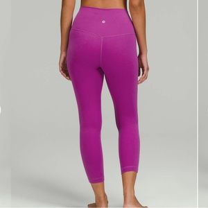 Lululemon Align High-Rise Crop 23"
Vivid Plum Size 6